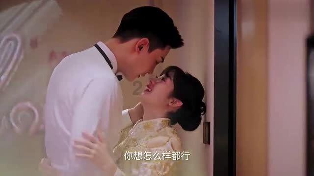 在车里晒的烫手的矿泉水我喝了游戏画面